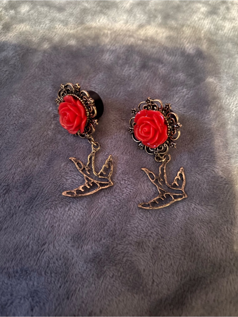 Red Rose Filigree Drop 1/2 inch (12mm) Plug Tunnel Earrings with Bird Charms